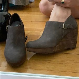 Memory foam Dr Schools wedge shirt booties size 9